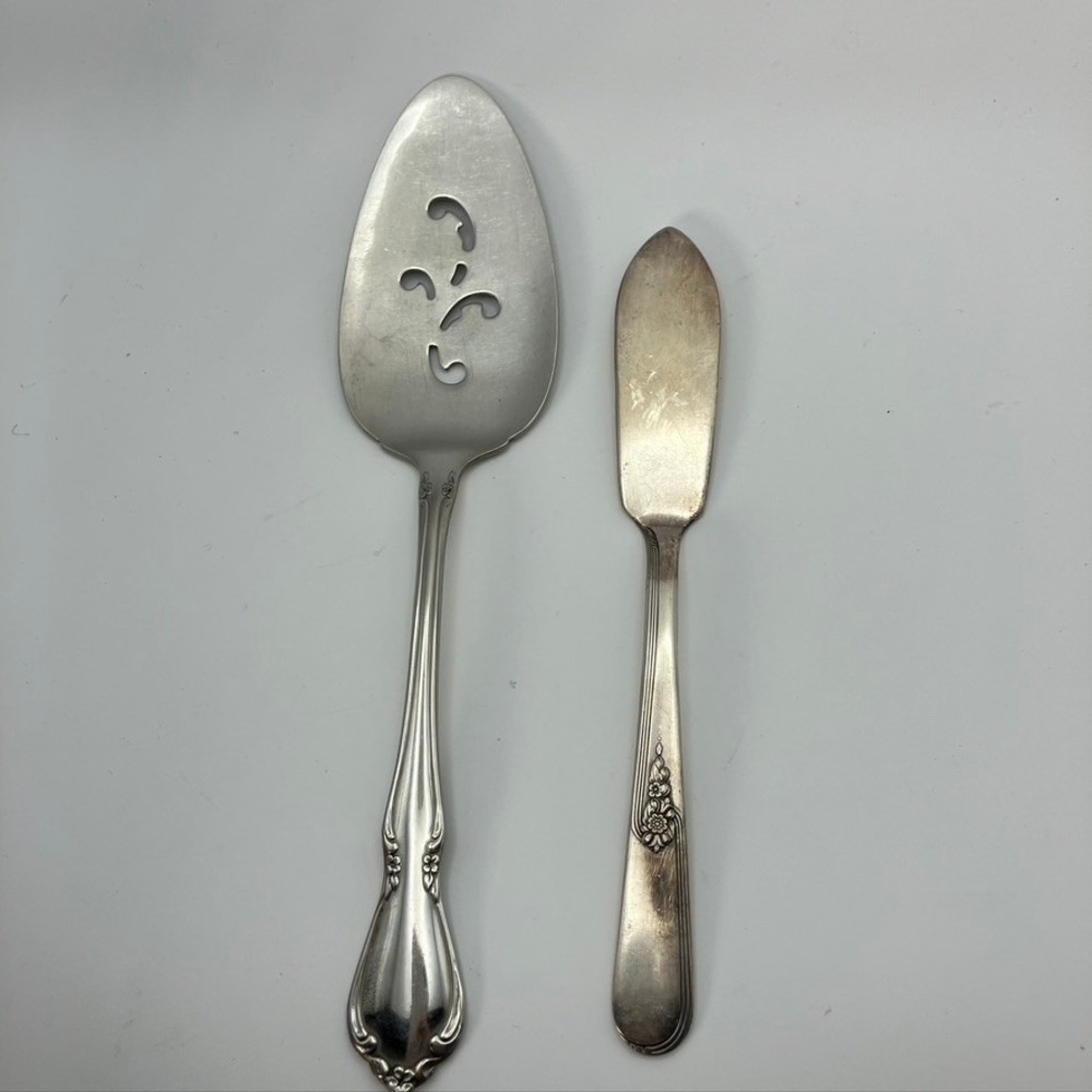 Vintage Flatware Oneidacraft Stainless Pierced Server & Holmes Edwards‎ IS Knife
